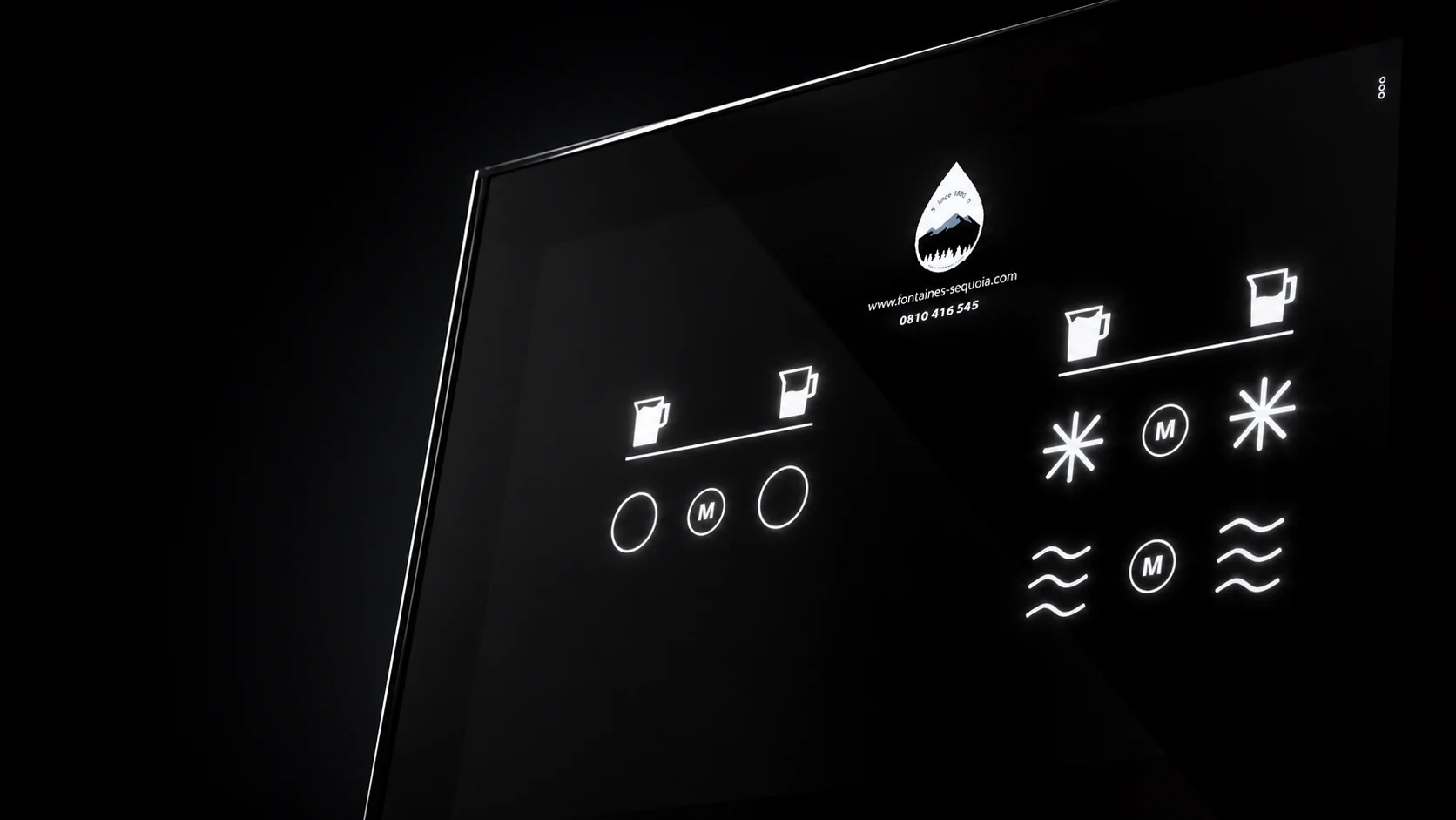 Gros plan sur l’interface tactile lumineuse intégrée à la fontaine Volva